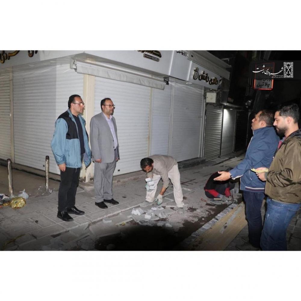 تصاویر عجیب پروژه شهرداری رشت در بازار! 2 کارگر و 6 ناظر!