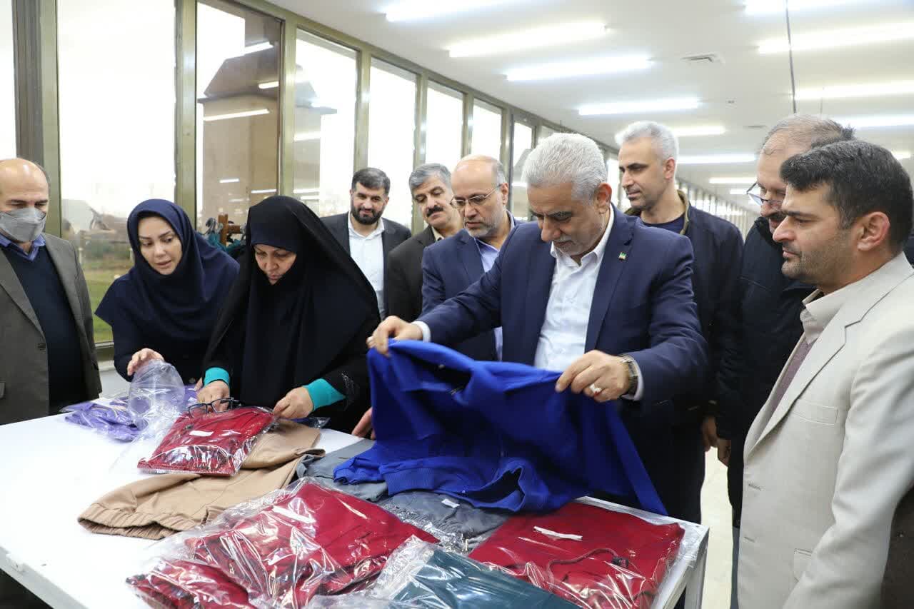 استاندار گیلان در جریان بازدید از شرکت پوشش: