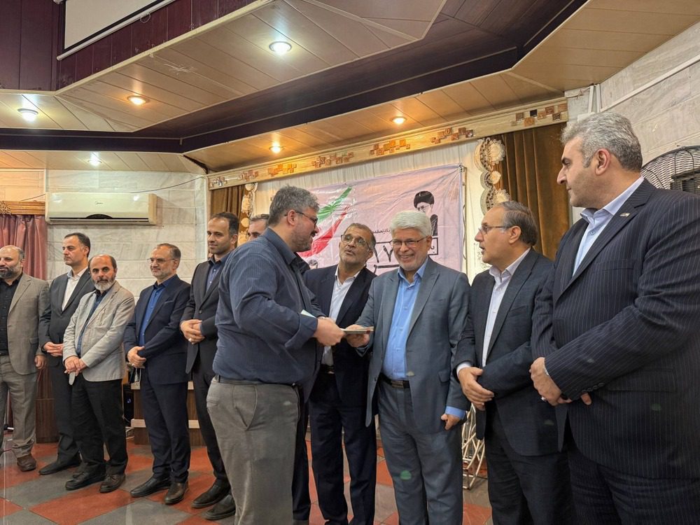 عکس مراسم تجلیل از خبرنگاران و اصحاب رسانه رشت با حضور رحیم شوقی شهردار، اسماعیل میرغضنفری فرماندار و اعضای شورای اسلامی شهر در روز خبرنگار