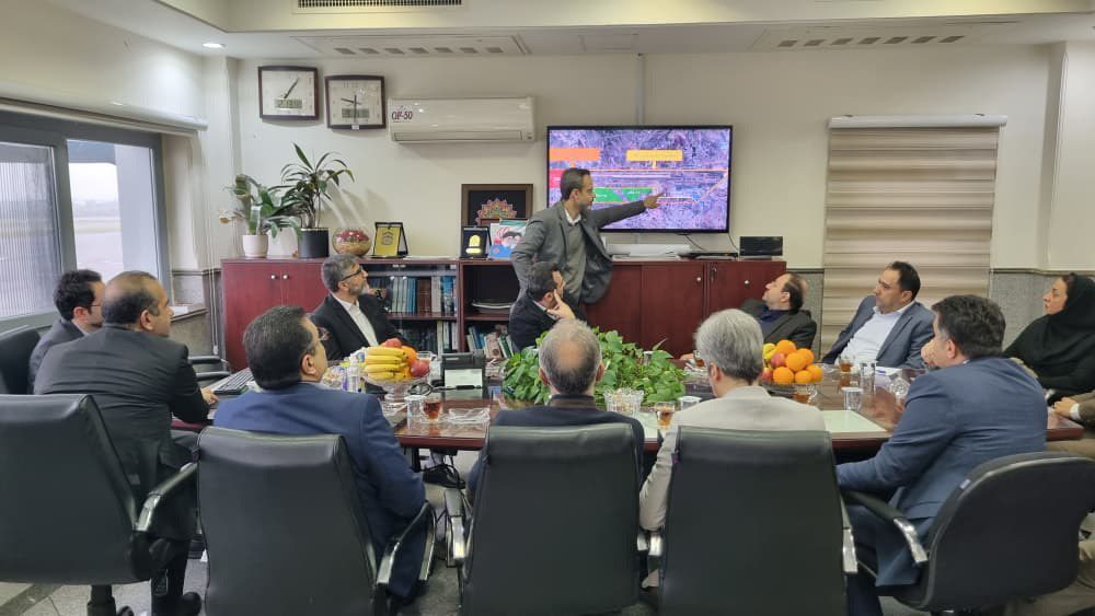 برگزاری نشست تخصصی بررسی راهکارهای توسعه زیرساخت‌های فرودگاه بین‌المللی سردار جنگل رشت با حضور مدیرعامل منطقه آزاد انزلی