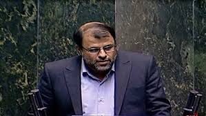 میثم ظهوریان نماینده مجلس و عضو کمیسیون اقتصادی در حال انتقاد از نبود مبارزه سیستمی با فساد در صحن علنی مجلس شورای اسلامی