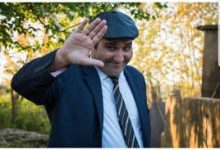 عکس علیرضا تاج شهرستانی، عضو شورای اسلامی شهر رشت، پس از صدور حکم تبرئه از اتهامات ارتشاء و اختلاس