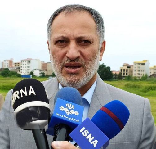احمد آقایی، بازرس کل استان گیلان در حال هشدار شدید به تلاش سودجویان برای تغییر مسیر مصوب راه‌آهن رشت-آستارا و دفاع از منافع عمومی و اراضی کشاورزی