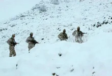 عکس شهید ستوان یکم رحیم مجیدی مهر، مرزبان غیور ارتش ایران که در سرمای شدید بانه کردستان بر اثر یخ‌زدگی به شهادت رسید