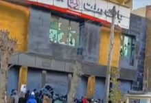 تجمع اعتراضی شهروندان ارکواز ایلام پس از تشییع دو جان‌باخته