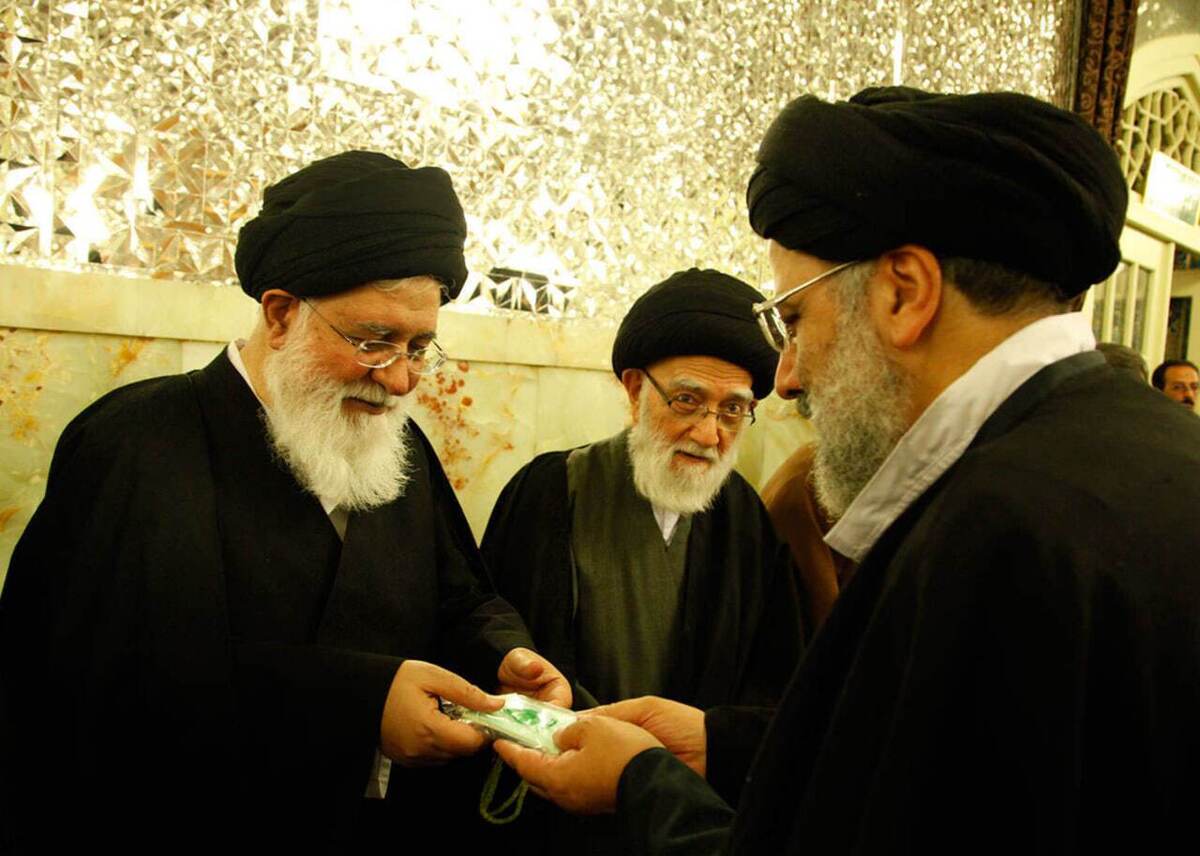 حضرت امام جمعه! صعود دلار را باور کنیم یا خطبه شما را؟