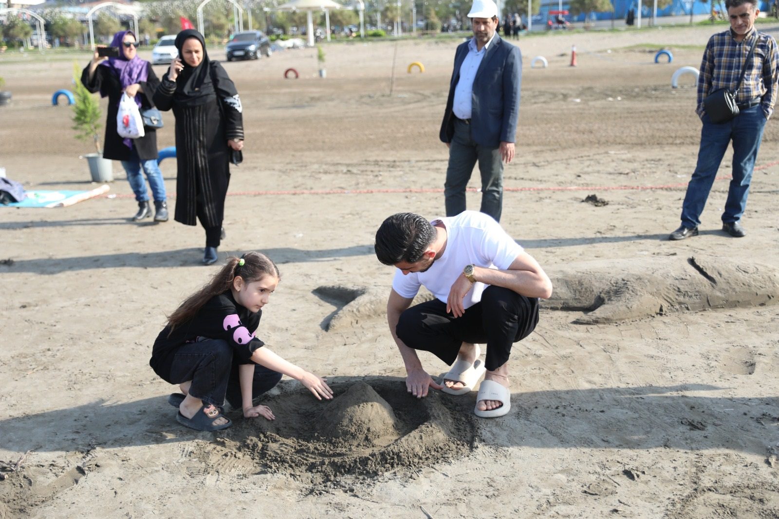 جشنواره مجسمههای شنی در منطقه آزاد انزلی برگزار شد