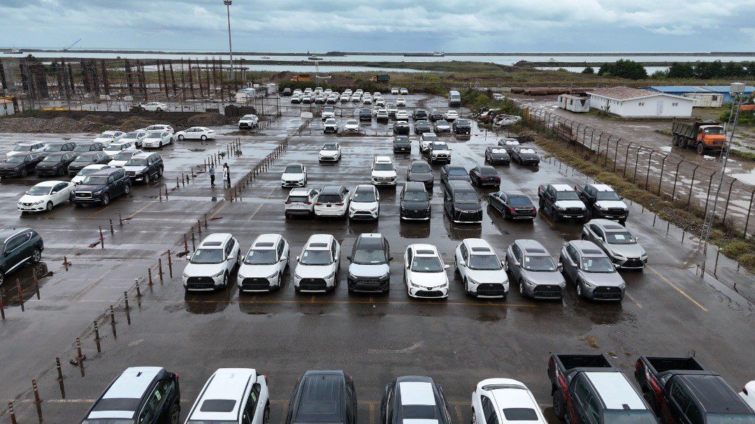 خودروهای وارداتی تاکسی و اتوبوس مدرن در ناوگان حمل و نقل عمومی گیلان - منطقه آزاد انزلی