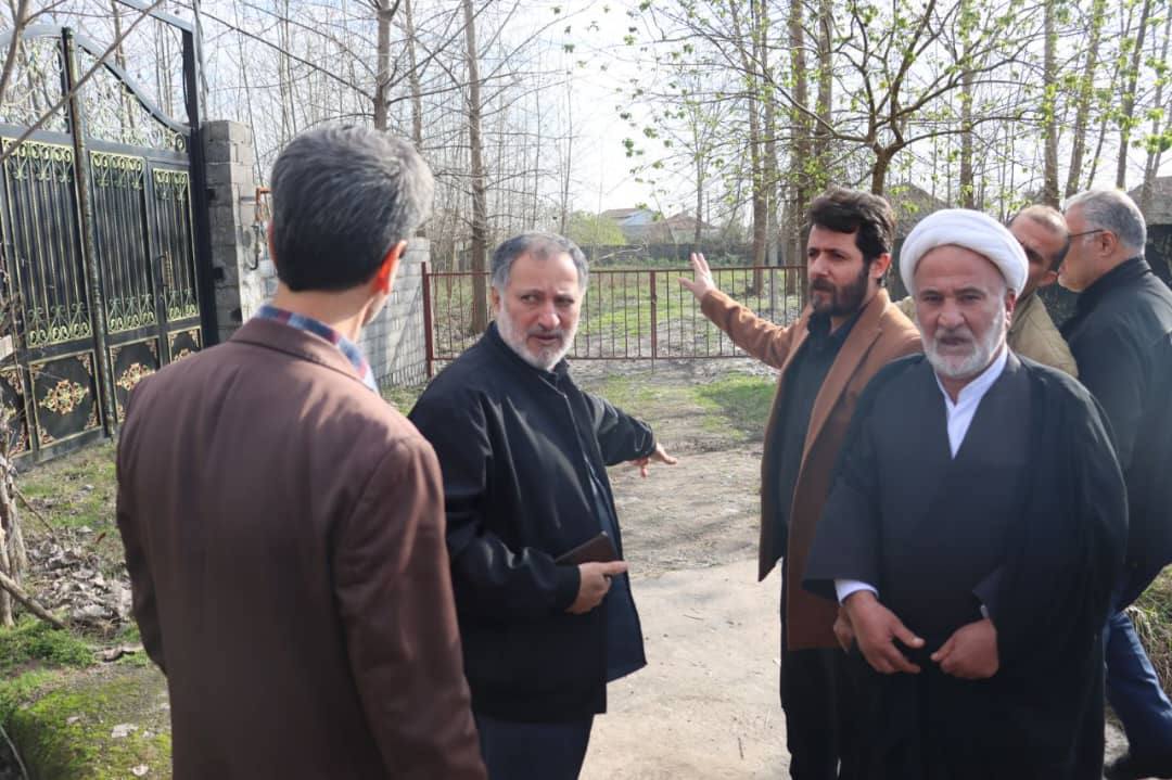احمد آقایی بازرس کل گیلان در بازدید از اجرای طرح هادی روستایی نورود رشت - انحرافات و تغییر کاربری اراضی کشاورزی