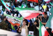 تضاد میان پوشش زنان در تجمعات و برخورد قانونی در ادارات