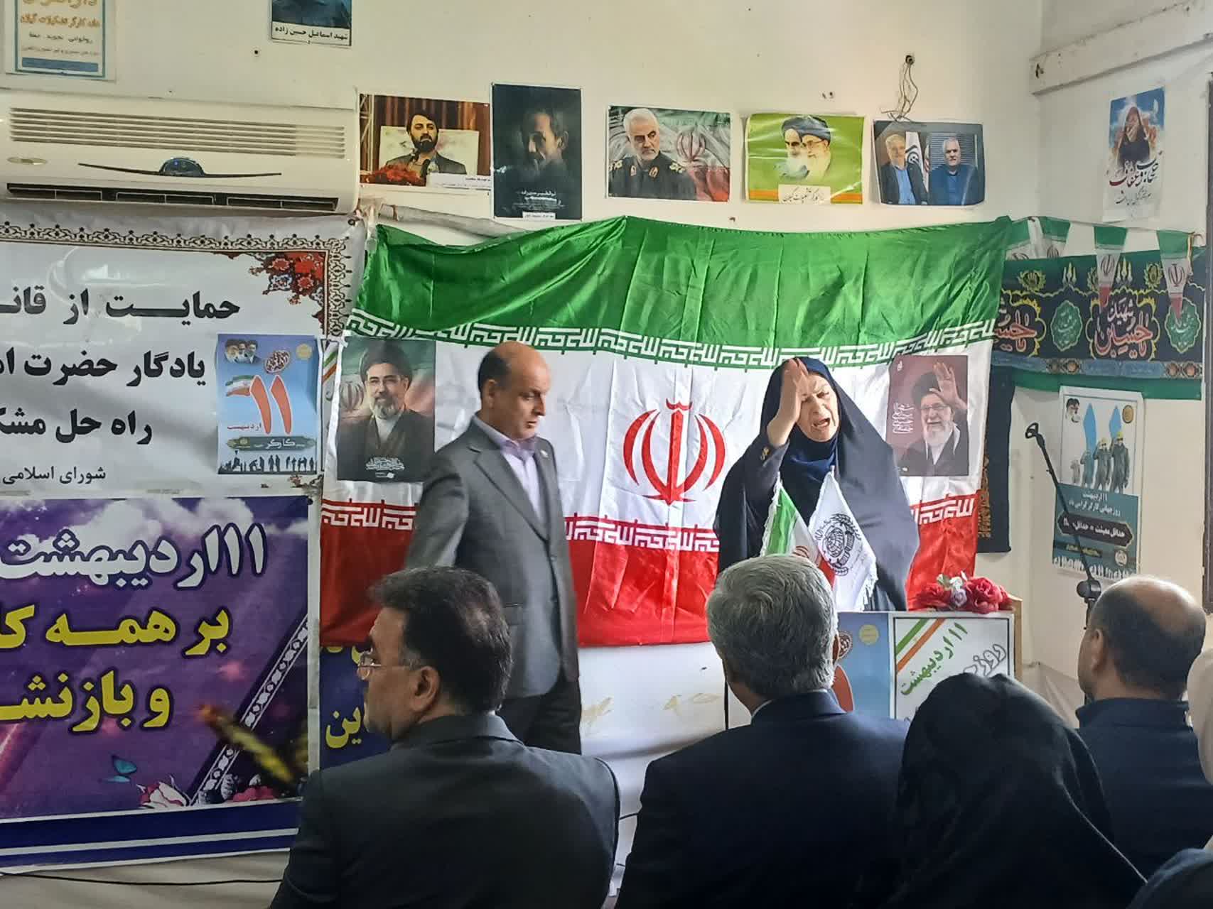 مهدوی رئیس اتحادیه زنان کارگر گیلان در حضور استاندار حق شناس از افزایش سن بازنشستگی و وعده های بی نتیجه نمایندگان انتقاد کرد