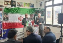 علی لقمانی مدیرکل تعاون کار و رفاه اجتماعی گیلان پشت تریبون در مراسم هفته کار و کارگر خانه کارگر رشت