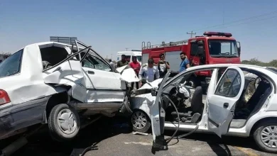 تصویر شماتیک از صحنه تصادف زنجیره‌ای در جاده‌های ایران و نقش خودروهای ناایمن در افزایش تلفات