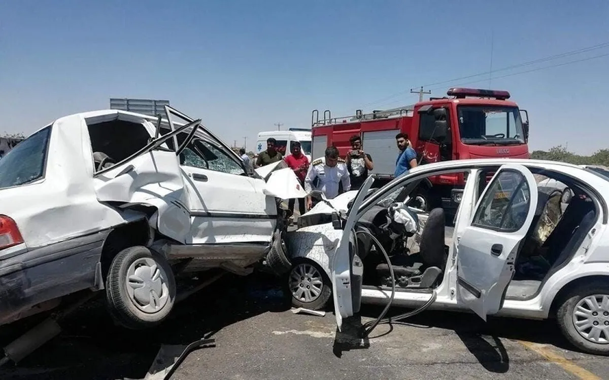 تصویر شماتیک از صحنه تصادف زنجیرهای در جادههای ایران و نقش خودروهای ناایمن در افزایش تلفات