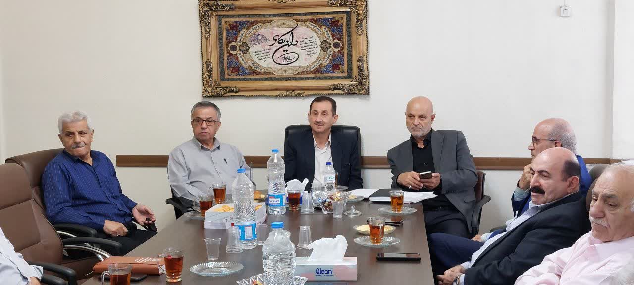 دکتر فرید حبیبی رودسری مدیر درمان تأمین اجتماعی گیلان در نشست با اعضای کانون بازنشستگان استان درباره تکمیل بزرگترین مجتمع درمانگاهی تأمین اجتماعی کشور در رشت