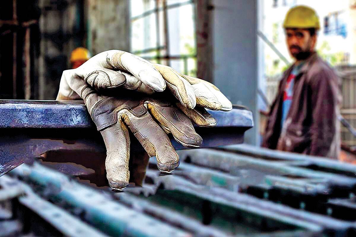 سرگردانی کارگر در قراردادهای سفید امضا و چندلایاگی کارفرمایان