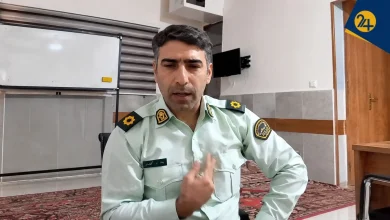 اعتراض ستوان رضا توسلی با یونیفرم پلیس مقابل دوربین در مورد حقوق و معیشت نیروهای فراجا