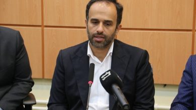 امضای قرارداد برون‌سپاری ۲۰ دستگاه اتوبوس توسط رحیم شوقی شهردار رشت در جلسه شورای شهر