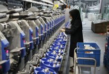 کارگران کارخانه ریسندگی خاور رشت در اعتراض به خروج دستگاه‌ها و بلاتکلیفی بیمه بیکاری